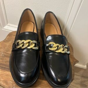 Elegant Black Loafers with Gold Chain
